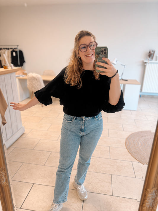 Zwart pulltje met ruffle-mouwen