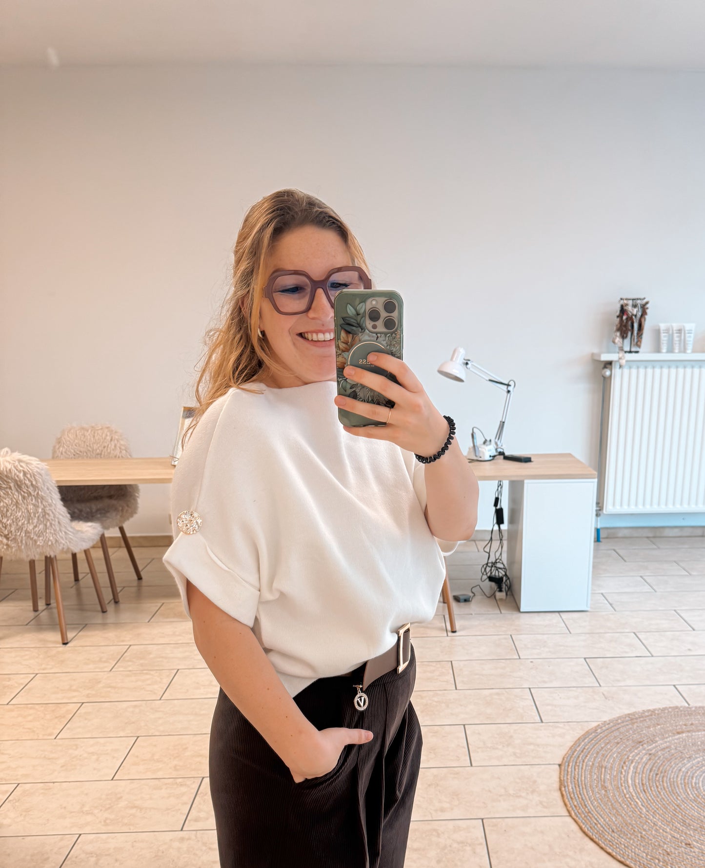 Elegante Knit Top met Gouden Knoopdetail