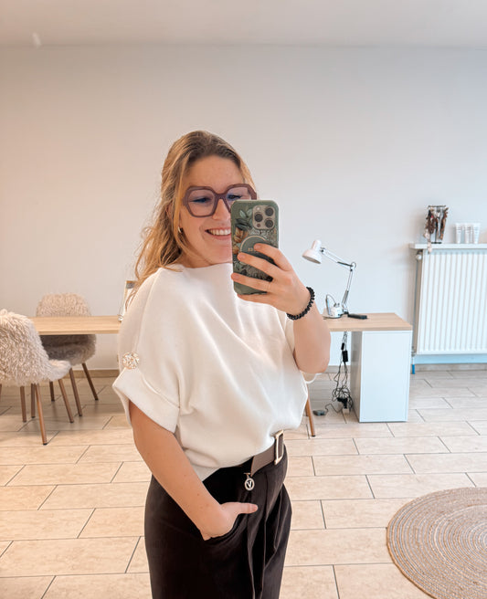 Elegante Knit Top met Gouden Knoopdetail